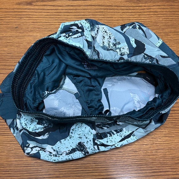 Nike Running Shorts - Picture 6 of 6